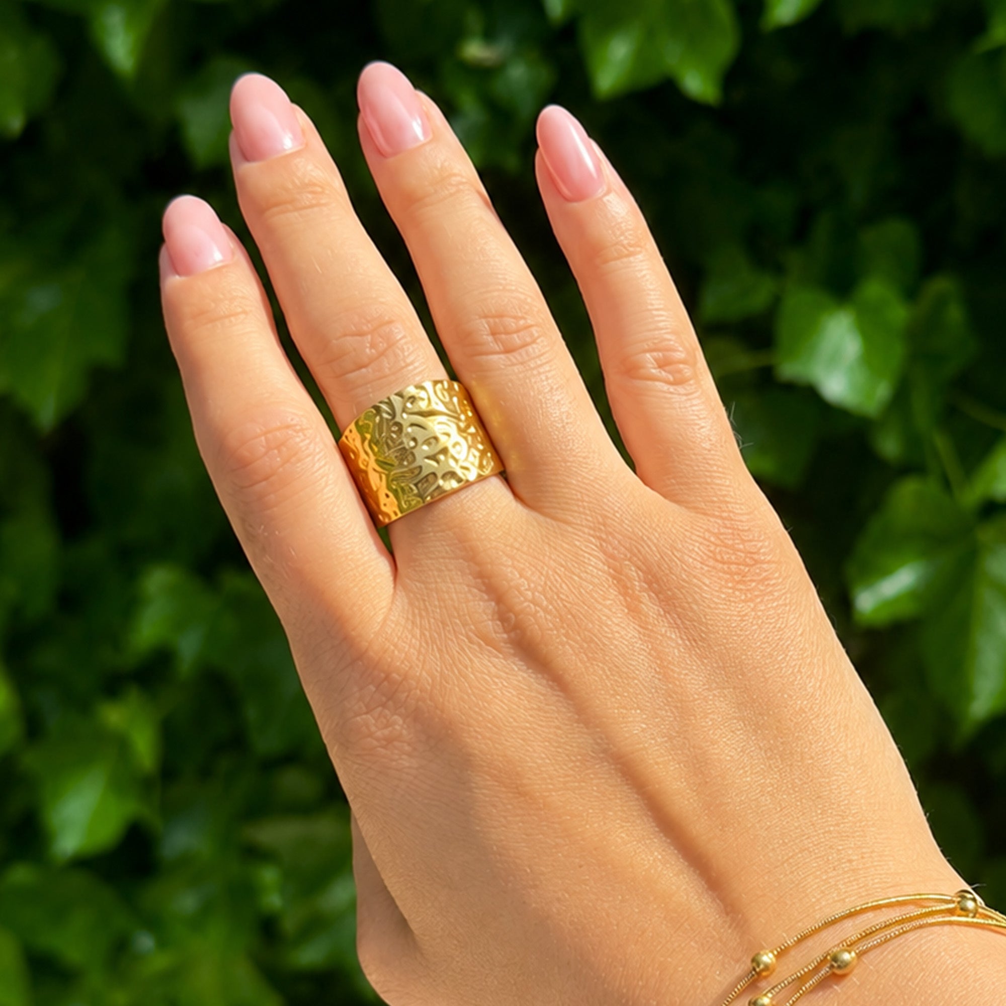 Alva Textured Ring