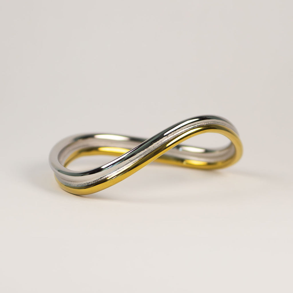 Delia Wave Bangle