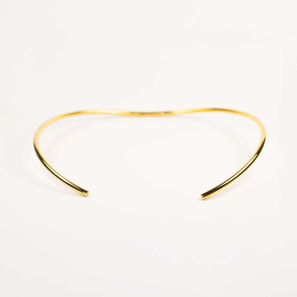 Collana Nira con colletto aperto
