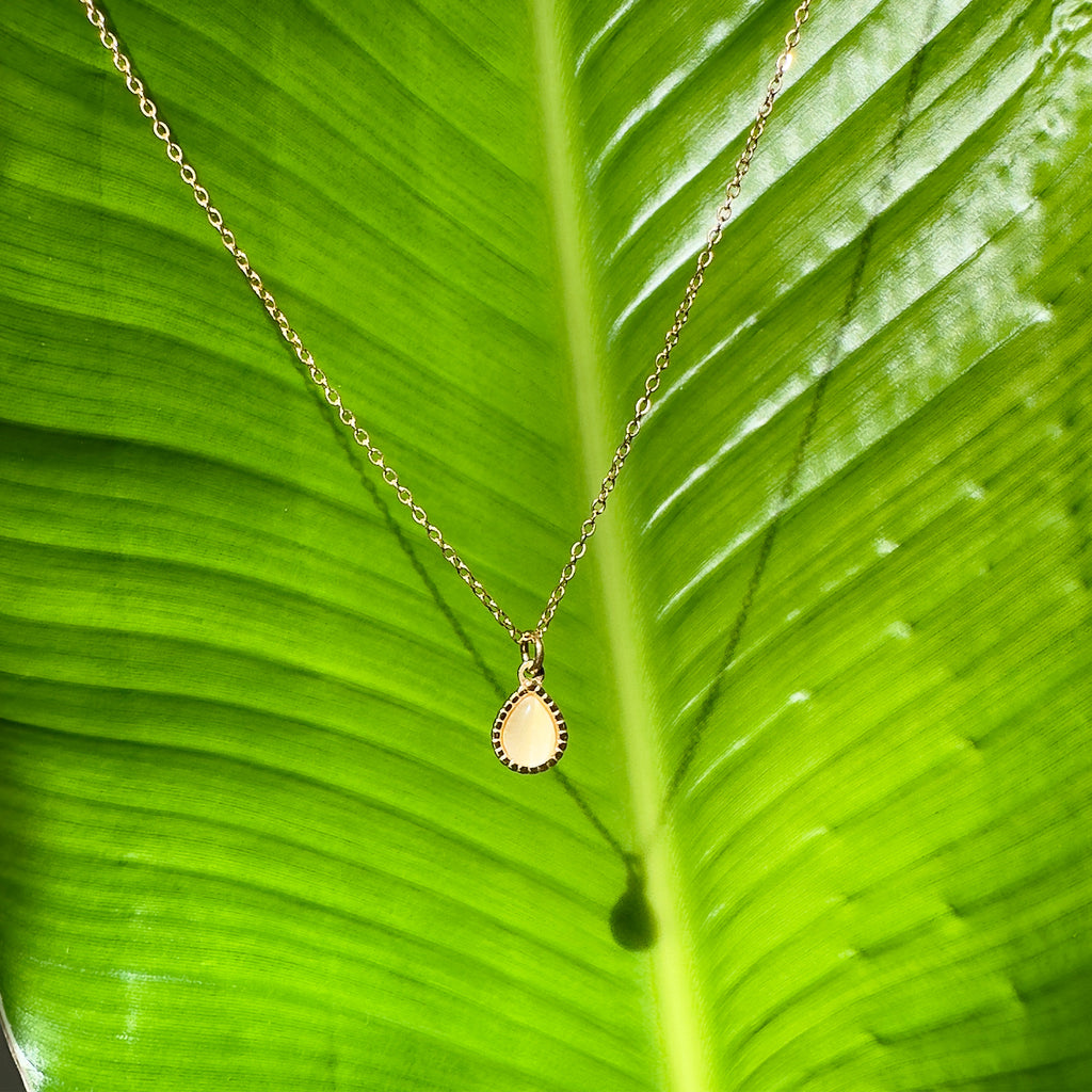 Sera Teardrop Pendant Necklace