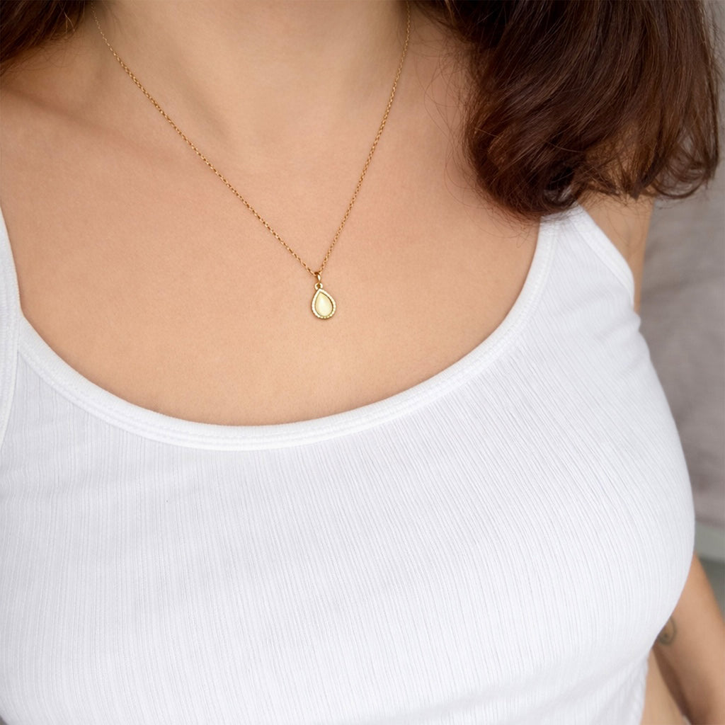 Sera Teardrop Pendant Necklace
