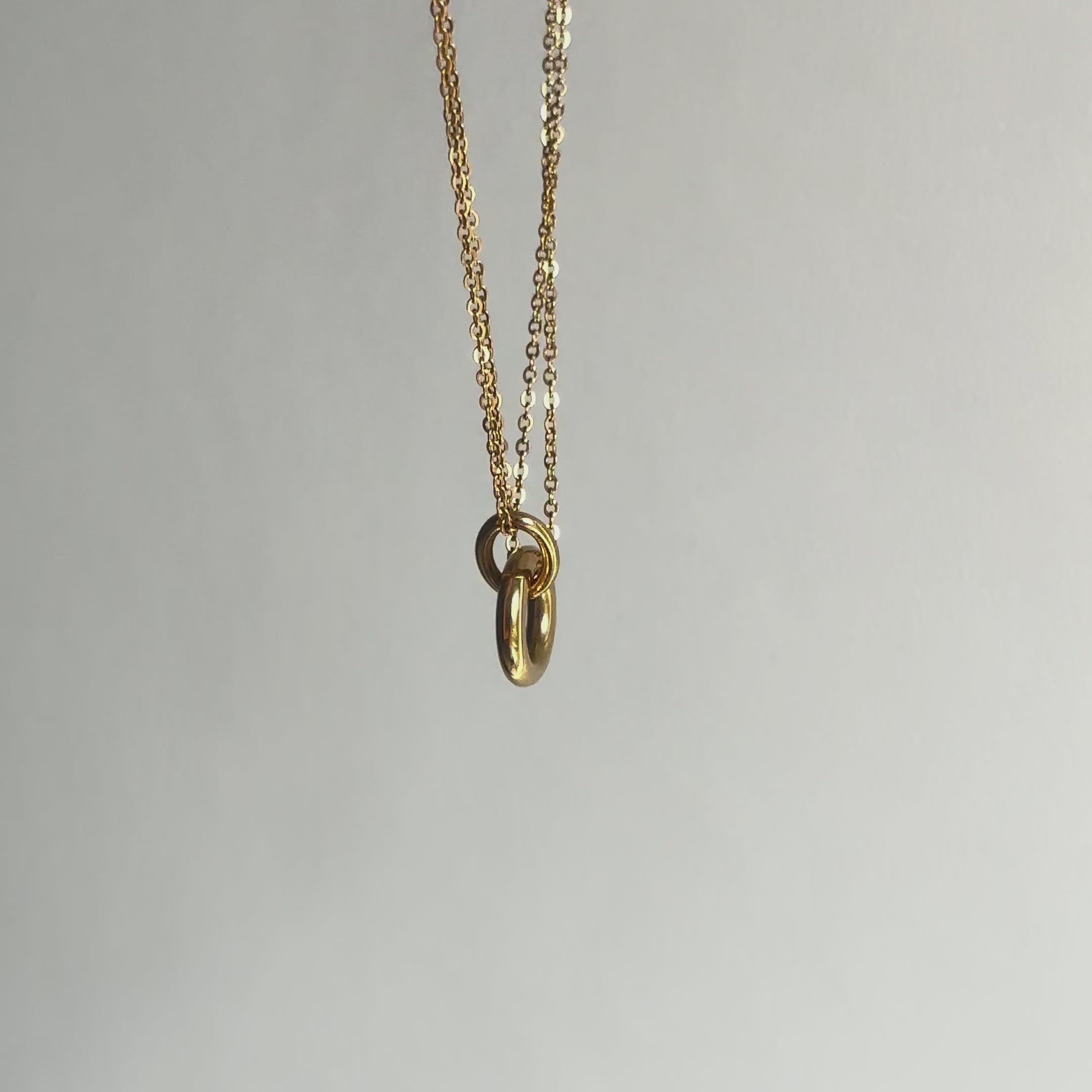 Mila Interlocking Circle Necklace