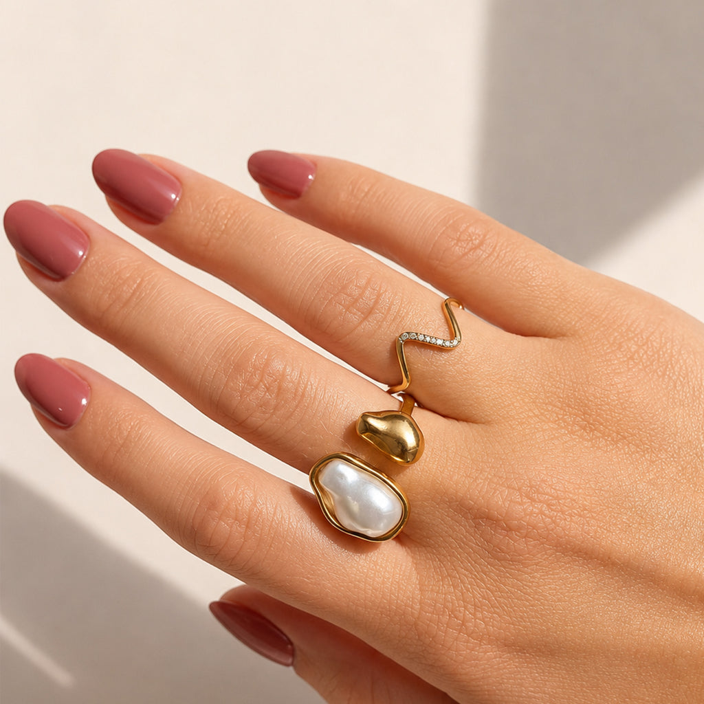 Siv Curved Crystal Ring