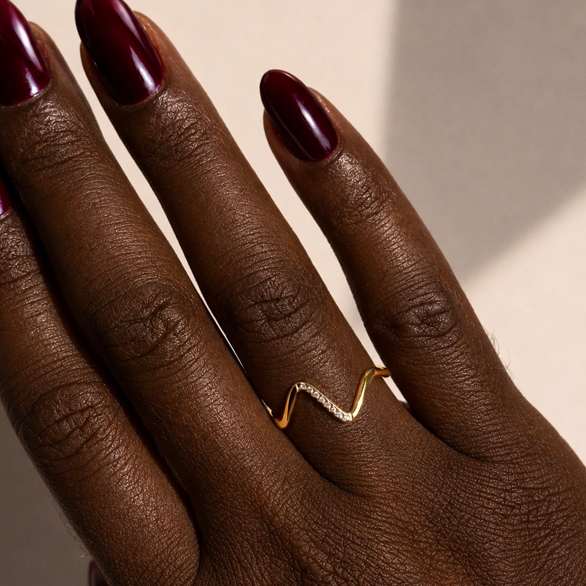 Siv Curved Crystal Ring