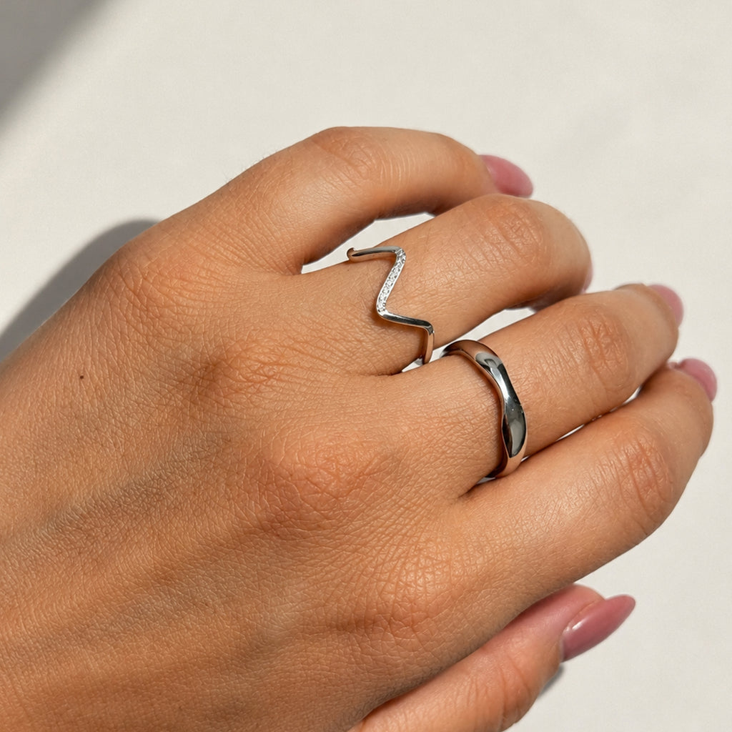 Siv Curved Crystal Ring